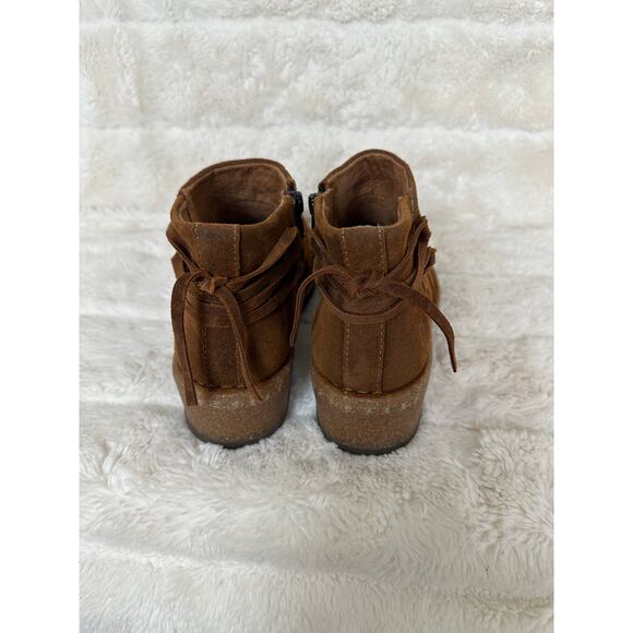 Born Viana Sz 7 Suede Rubber Sole Bootie Comfy Pull on Zipper side Brown Wedge - Picture 4 of 6